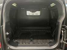 Land Rover Defender 90 3.0 D350 MHEV X-Dynamic HSE Hard Top SUV 3dr Diesel Auto 4WD SWB Euro 6 (s/s) (350 ps) - U985