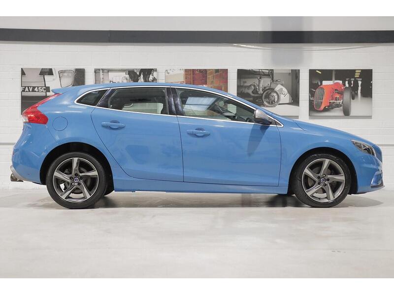 Volvo V40 2.0 T2 R-Design Euro 6 (s/s) 5dr - U101