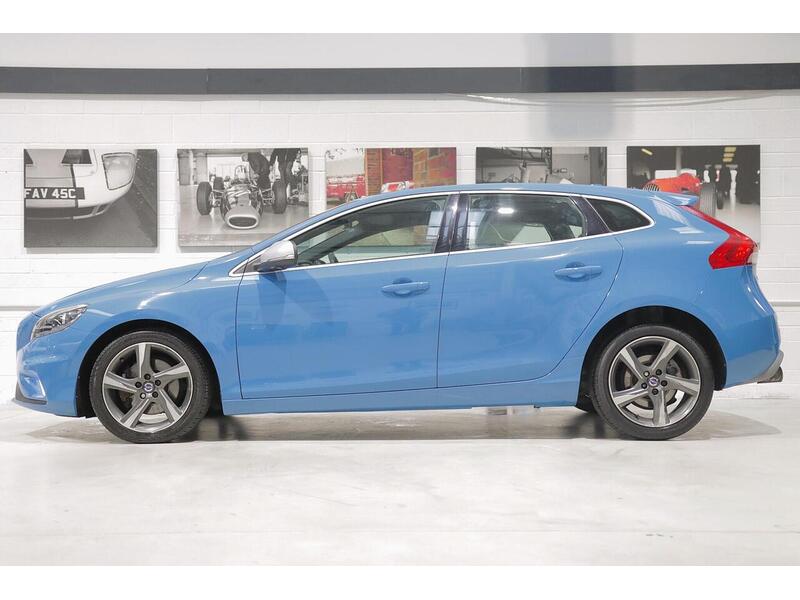 Volvo V40 2.0 T2 R-Design Euro 6 (s/s) 5dr - U101