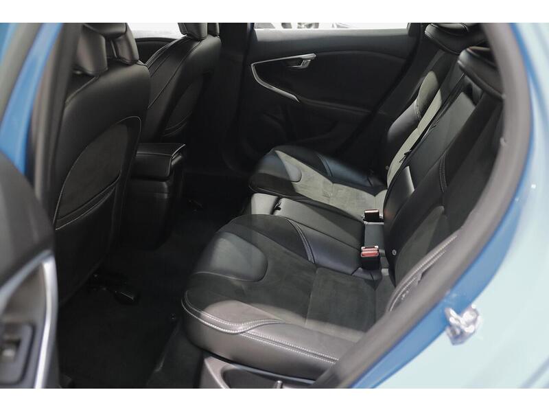 Volvo V40 2.0 T2 R-Design Euro 6 (s/s) 5dr - U101