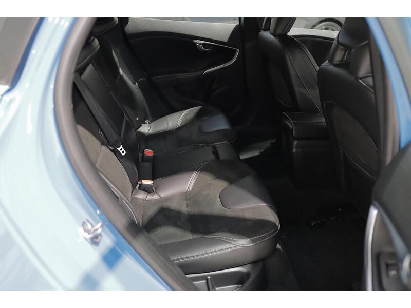 Volvo V40 2.0 T2 R-Design Euro 6 (s/s) 5dr - U101