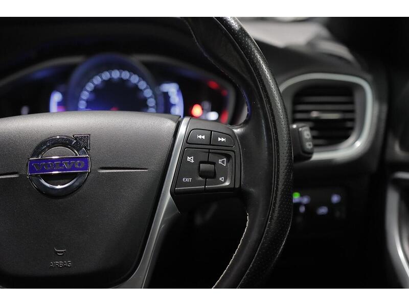 Volvo V40 2.0 T2 R-Design Euro 6 (s/s) 5dr - U101