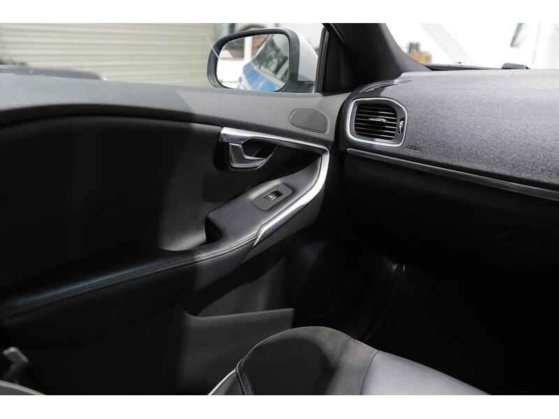 Volvo V40 2.0 T2 R-Design Euro 6 (s/s) 5dr - U101