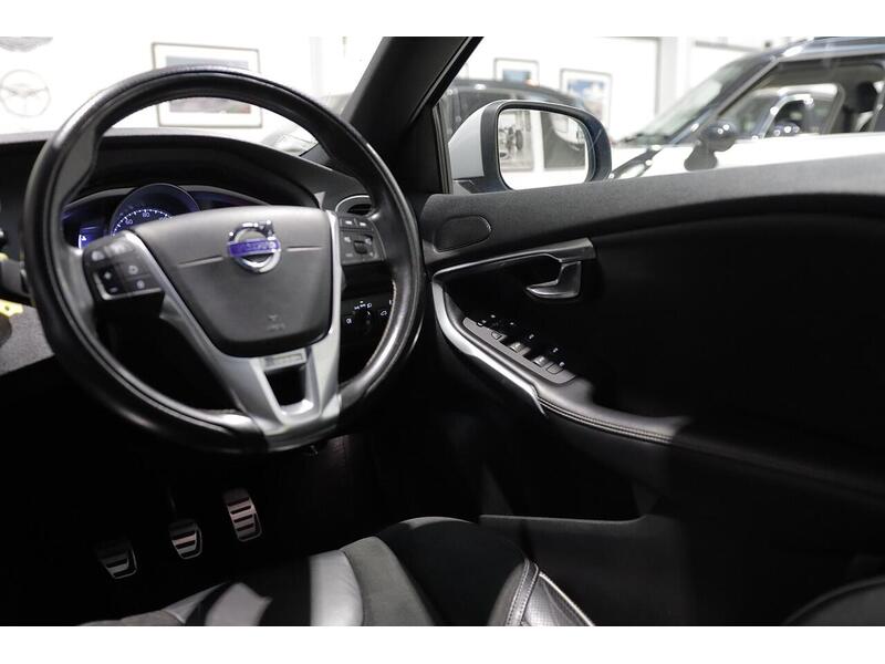 Volvo V40 2.0 T2 R-Design Euro 6 (s/s) 5dr - U101