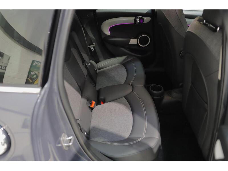 MINI Hatch 2.0 Cooper SD Auto 6Spd Euro 6 (s/s) 5dr - U102