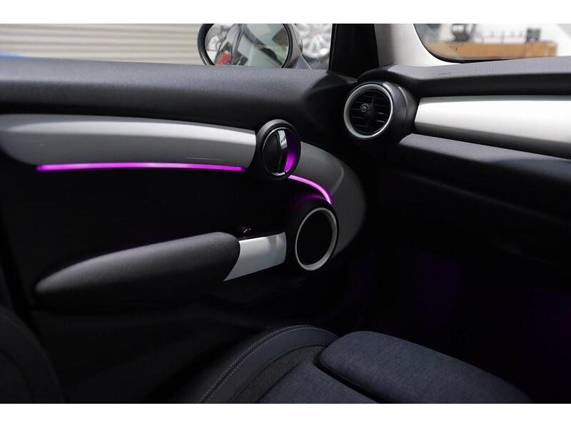 MINI Hatch 2.0 Cooper SD Auto 6Spd Euro 6 (s/s) 5dr - U102