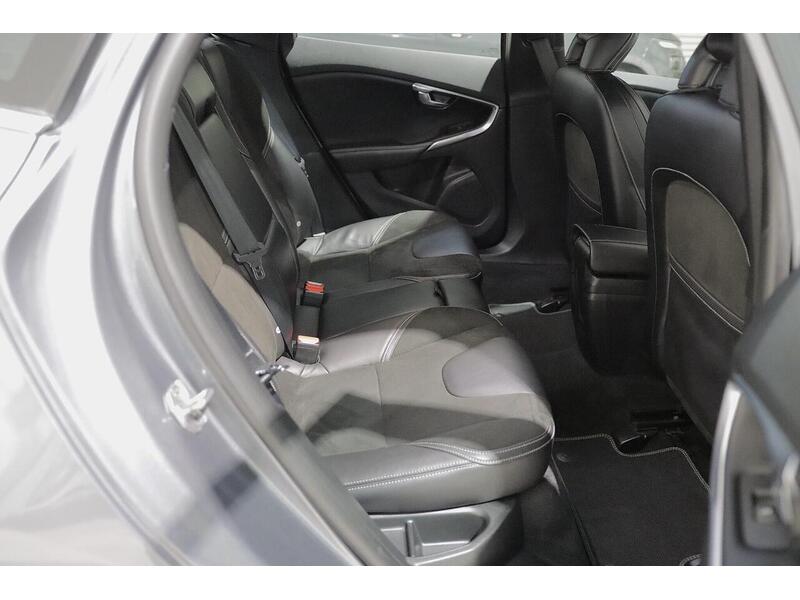 Volvo V40 V40 2.0 T2 R-Design Nav Euro 6 (s/s) 5dr - U11