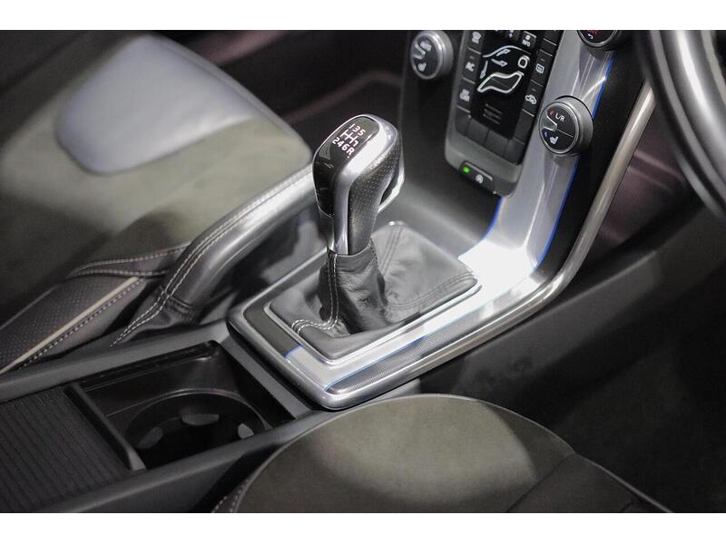 Volvo V40 V40 2.0 T2 R-Design Nav Euro 6 (s/s) 5dr - U11