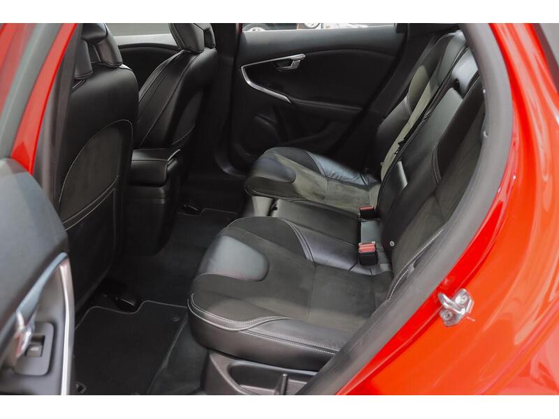 Volvo V40 2.0 T2 R-Design Euro 6 (s/s) 5dr - U147