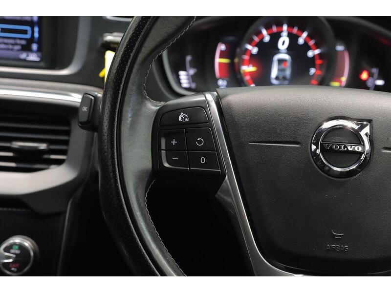 Volvo V40 2.0 T2 R-Design Euro 6 (s/s) 5dr - U147