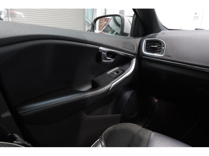 Volvo V40 2.0 T2 R-Design Euro 6 (s/s) 5dr - U147