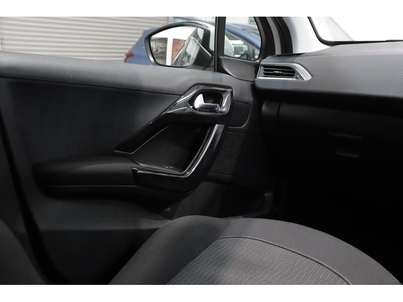 Peugeot 208 1.2 PureTech Active Euro 6 (s/s) 5dr - U151