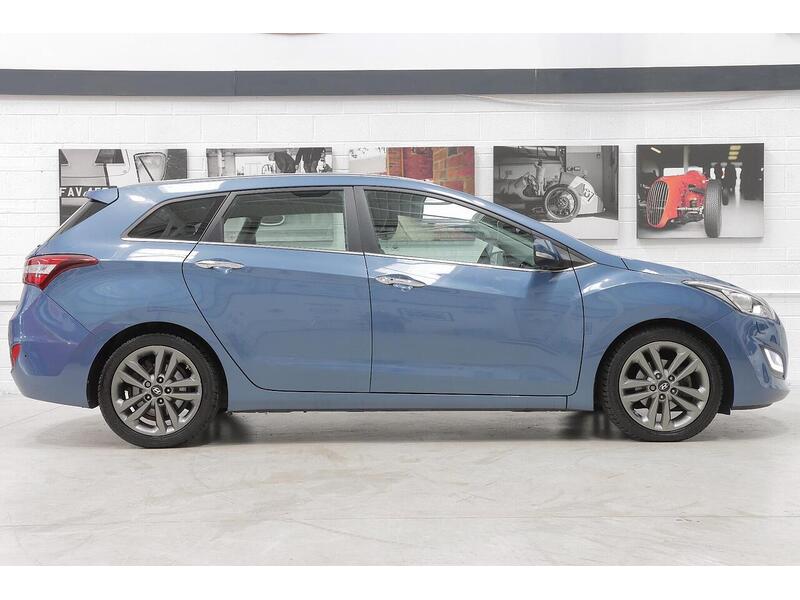 Hyundai i30 1.6 CRDi Blue Drive Premium Tourer Euro 6 (s/s) 5dr - U154