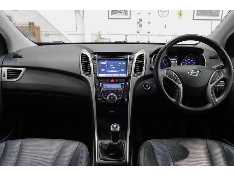 Hyundai i30 1.6 CRDi Blue Drive Premium Tourer Euro 6 (s/s) 5dr - U154