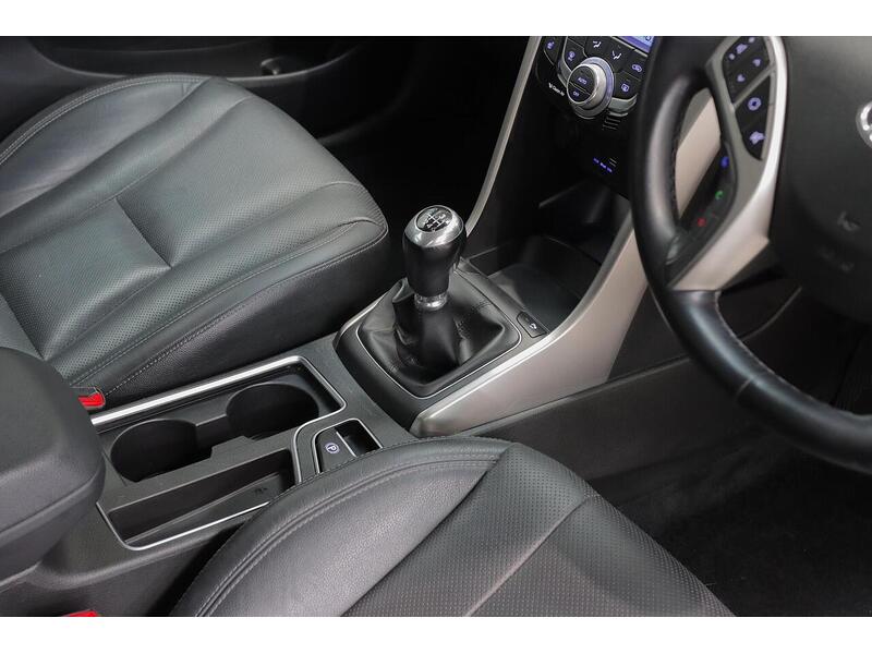 Hyundai i30 1.6 CRDi Blue Drive Premium Tourer Euro 6 (s/s) 5dr - U154