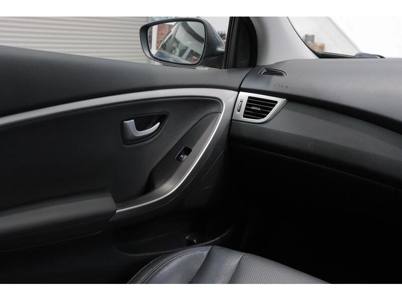 Hyundai i30 1.6 CRDi Blue Drive Premium Tourer Euro 6 (s/s) 5dr - U154