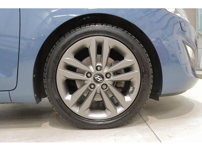 Hyundai i30 1.6 CRDi Blue Drive Premium Tourer Euro 6 (s/s) 5dr - U154