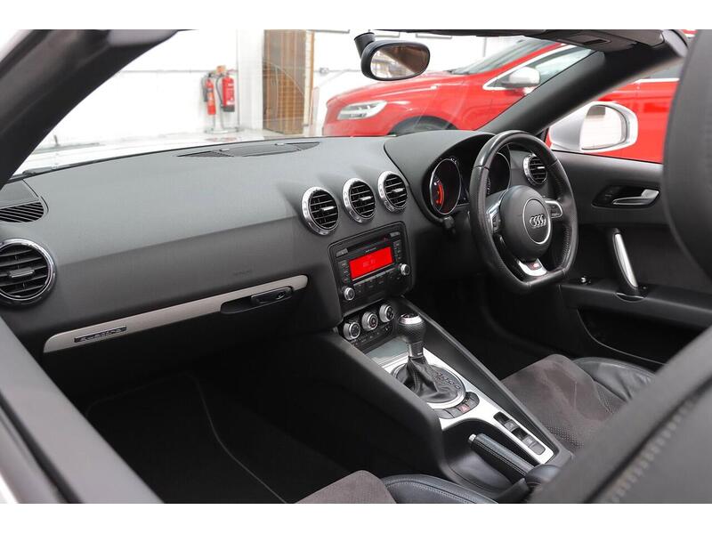 Audi TT 2.0 TFSI S line Roadster S Tronic quattro Euro 5 (s/s) 2dr - U159