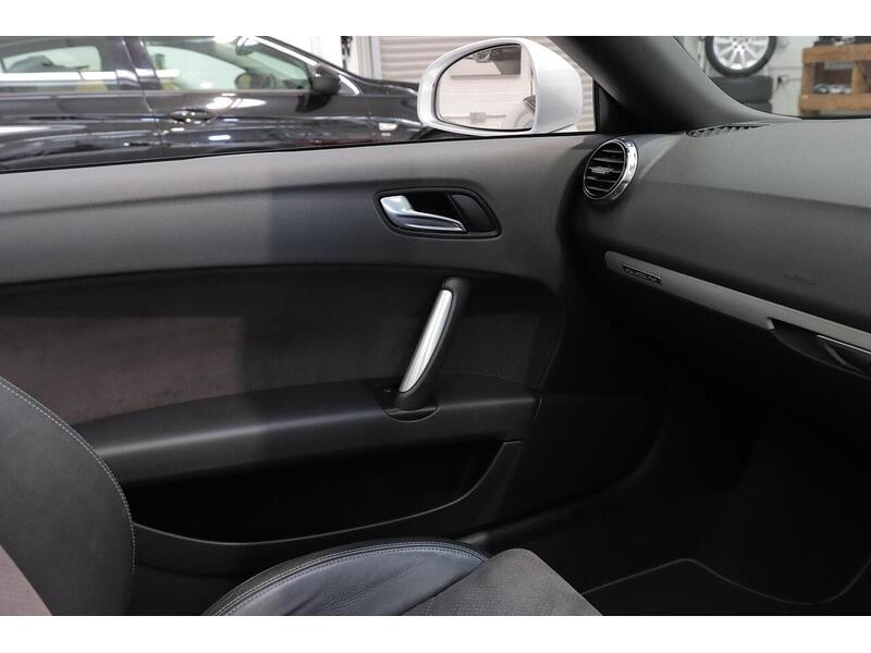Audi TT 2.0 TFSI S line Roadster S Tronic quattro Euro 5 (s/s) 2dr - U159