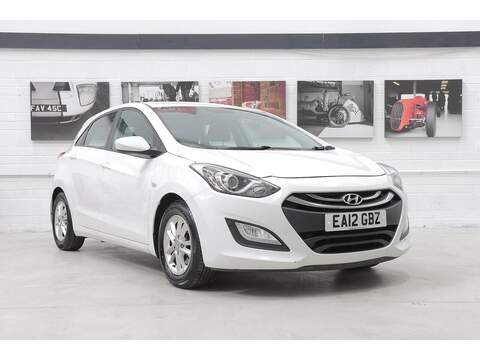Hyundai i30 Insignia SRi Nav Hatchback 1 Manual Diesel