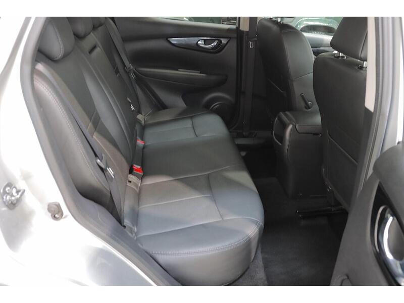Nissan Qashqai 1.5 dCi Tekna SUV 5dr Diesel Manual 2WD Euro 6 (s/s) (110 ps) - U173