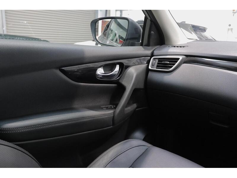 Nissan Qashqai 1.5 dCi Tekna SUV 5dr Diesel Manual 2WD Euro 6 (s/s) (110 ps) - U173