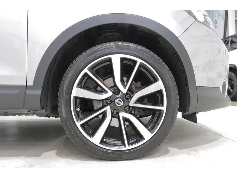 Nissan Qashqai 1.5 dCi Tekna SUV 5dr Diesel Manual 2WD Euro 6 (s/s) (110 ps) - U173