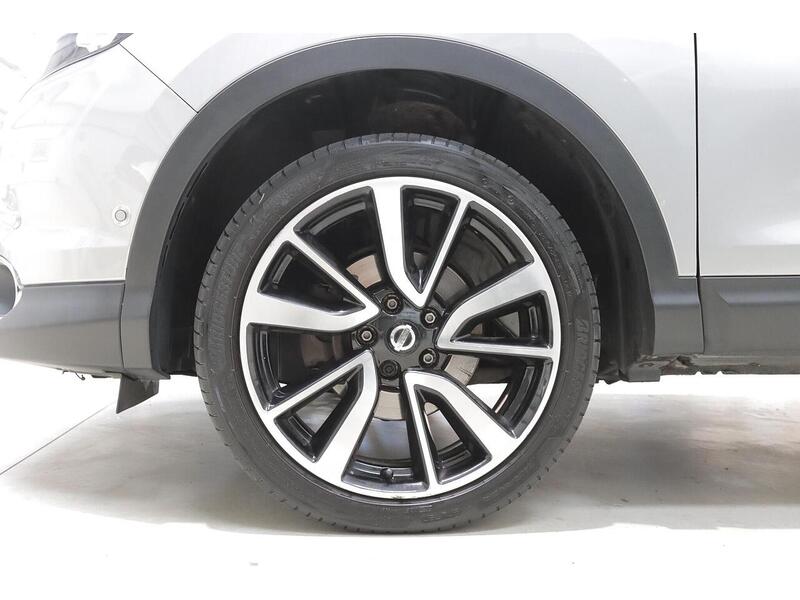 Nissan Qashqai 1.5 dCi Tekna SUV 5dr Diesel Manual 2WD Euro 6 (s/s) (110 ps) - U173