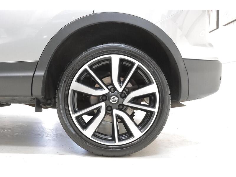 Nissan Qashqai 1.5 dCi Tekna SUV 5dr Diesel Manual 2WD Euro 6 (s/s) (110 ps) - U173