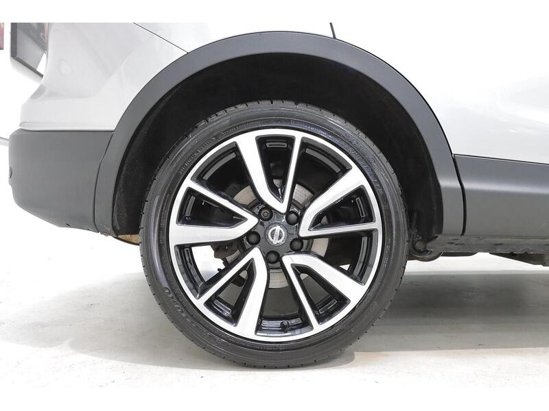 Nissan Qashqai 1.5 dCi Tekna SUV 5dr Diesel Manual 2WD Euro 6 (s/s) (110 ps) - U173