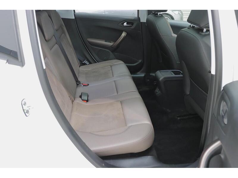 Peugeot 2008 1.6 e-HDi Feline Euro 5 (s/s) 5dr (Calima) - U190