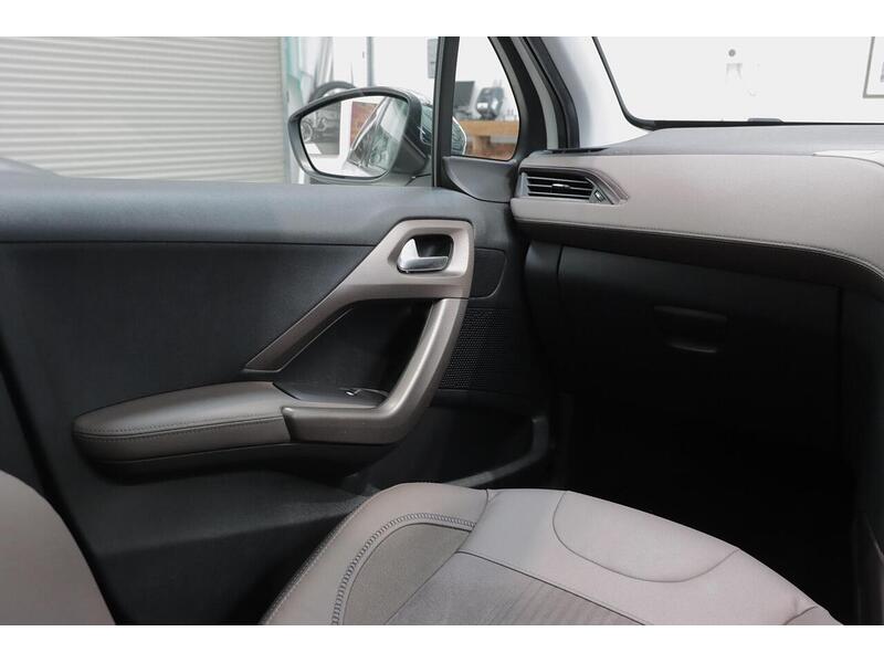 Peugeot 2008 1.6 e-HDi Feline Euro 5 (s/s) 5dr (Calima) - U190