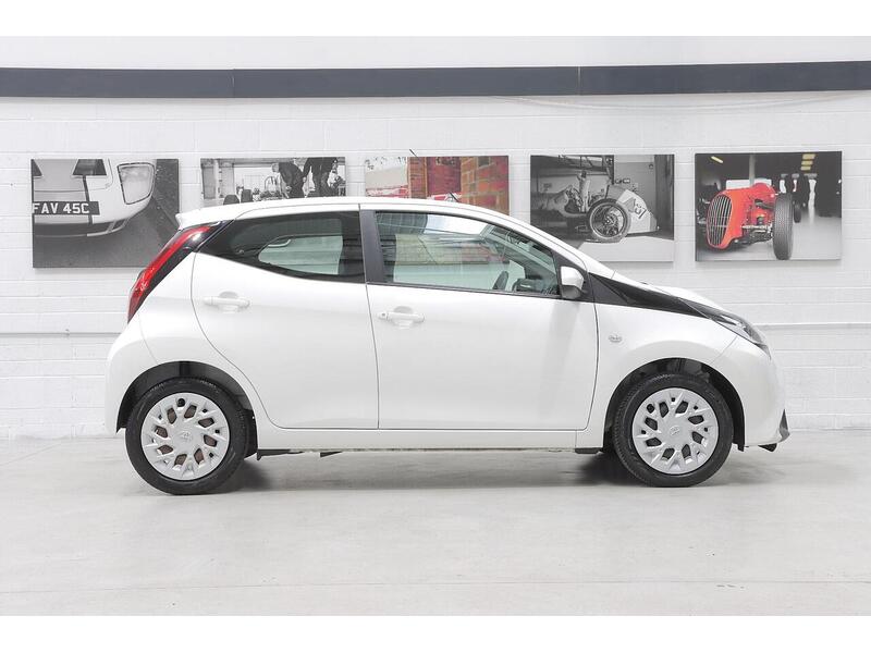 Toyota AYGO 1.0 VVT-i x-play Euro 6 5dr - U196