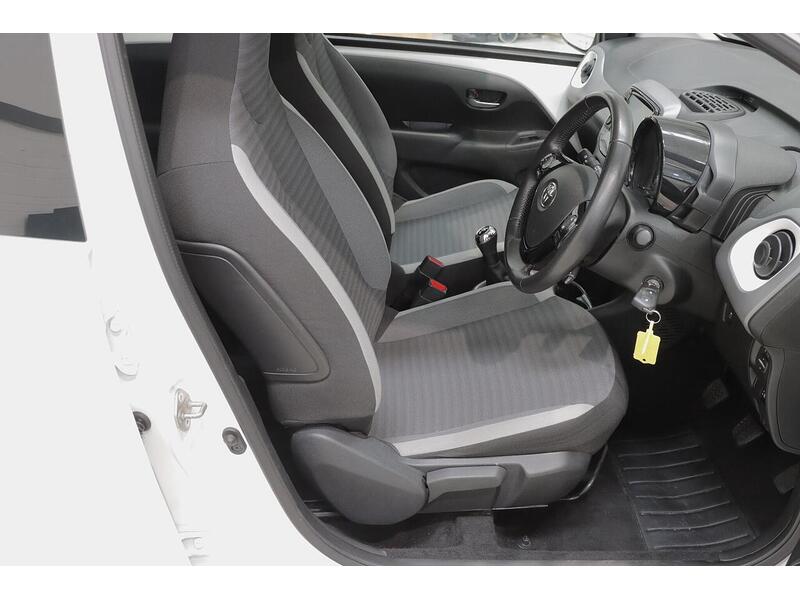 Toyota AYGO 1.0 VVT-i x-play Euro 6 5dr - U196