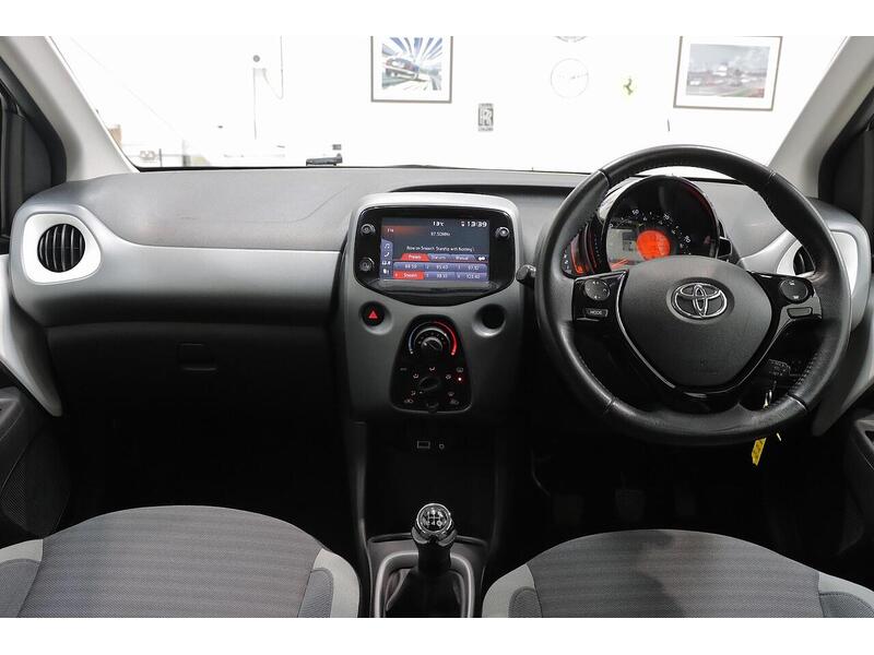 Toyota AYGO 1.0 VVT-i x-play Euro 6 5dr - U196