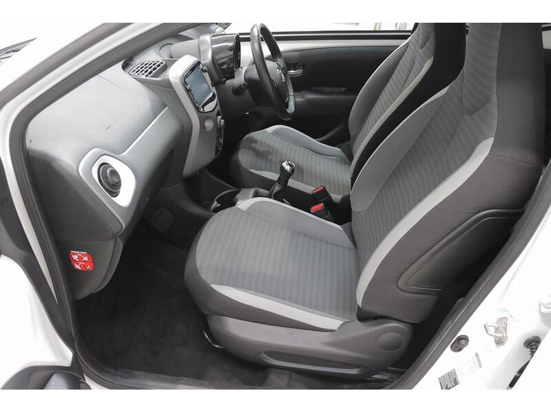 Toyota AYGO 1.0 VVT-i x-play Euro 6 5dr - U196