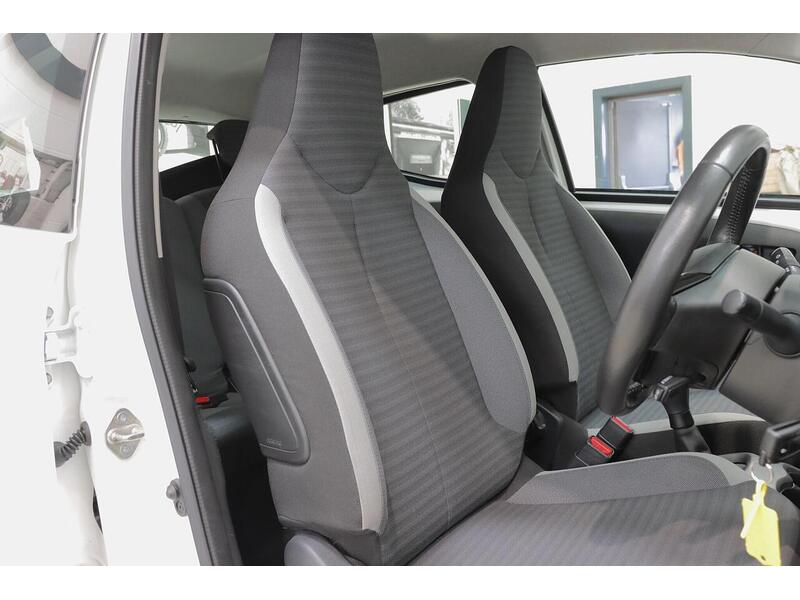 Toyota AYGO 1.0 VVT-i x-play Euro 6 5dr - U196