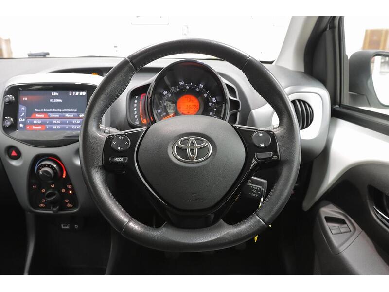 Toyota AYGO 1.0 VVT-i x-play Euro 6 5dr - U196