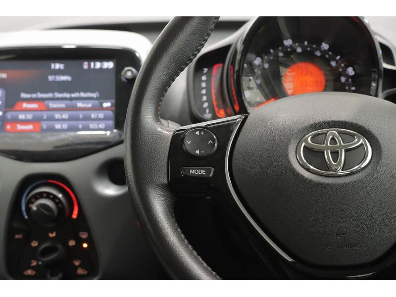 Toyota AYGO 1.0 VVT-i x-play Euro 6 5dr - U196