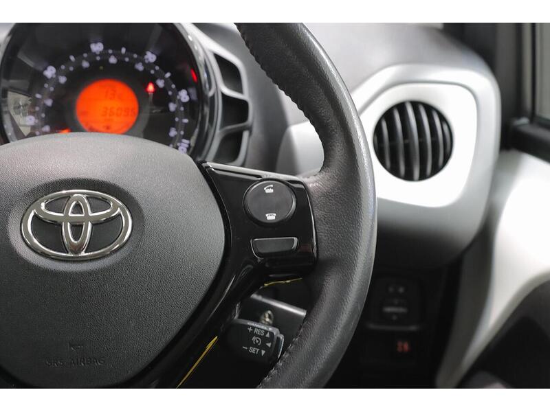 Toyota AYGO 1.0 VVT-i x-play Euro 6 5dr - U196