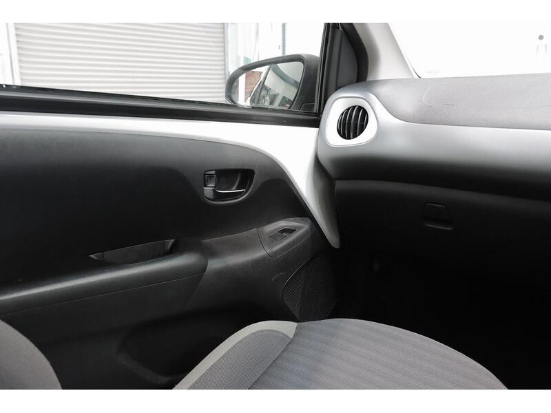 Toyota AYGO 1.0 VVT-i x-play Euro 6 5dr - U196