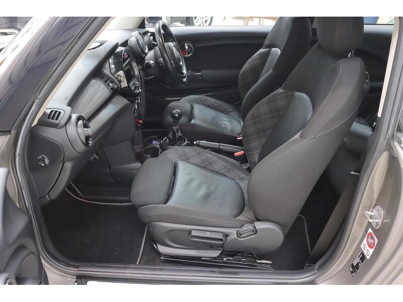 MINI Hatch 1.5 Cooper Euro 6 (s/s) 3dr - U206