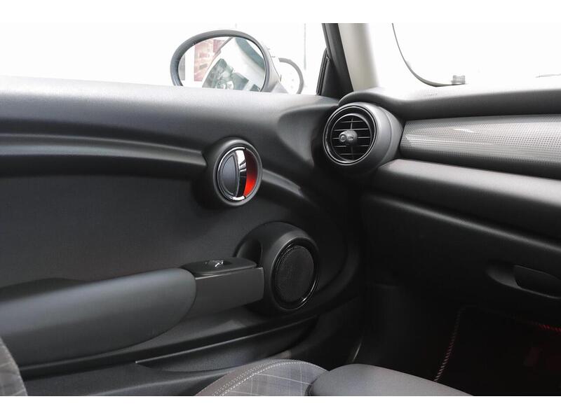 MINI Hatch 1.5 Cooper Euro 6 (s/s) 3dr - U206