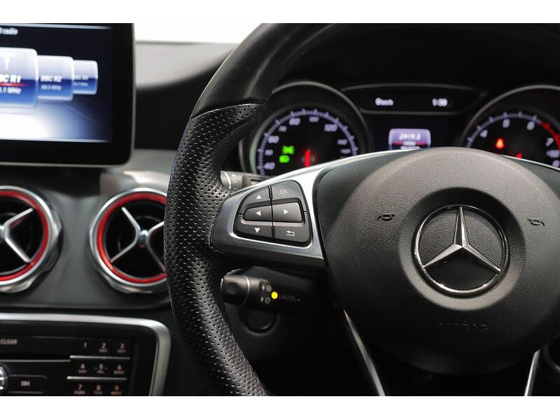 Mercedes-Benz GLA 1.6 GLA200 AMG Line Euro 6 (s/s) 5dr - U218