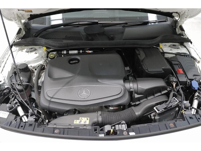 Mercedes-Benz GLA 1.6 GLA200 AMG Line Euro 6 (s/s) 5dr - U218