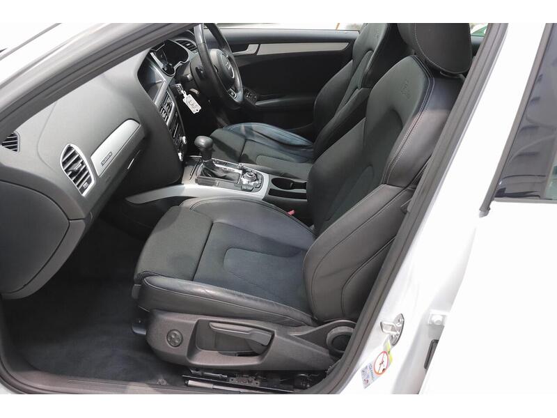 Audi A4 2.0 TDI S line S Tronic quattro Euro 5 (s/s) 4dr - U223