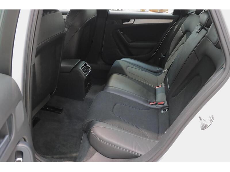 Audi A4 2.0 TDI S line S Tronic quattro Euro 5 (s/s) 4dr - U223