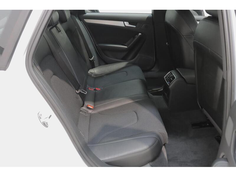 Audi A4 2.0 TDI S line S Tronic quattro Euro 5 (s/s) 4dr - U223