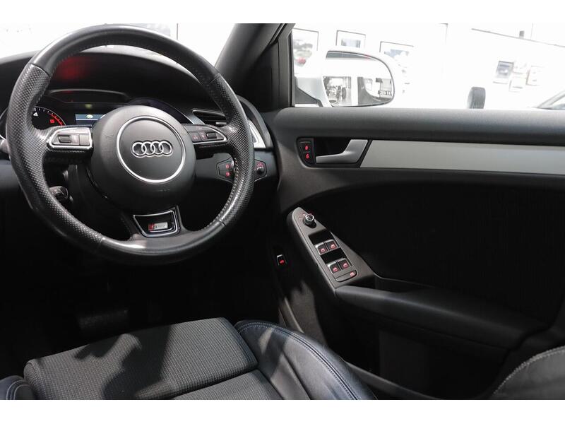 Audi A4 2.0 TDI S line S Tronic quattro Euro 5 (s/s) 4dr - U223