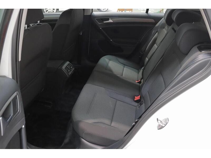 Volkswagen Golf 2.0 TDI BlueMotion Tech SE DSG Euro 5 (s/s) 5dr - U240